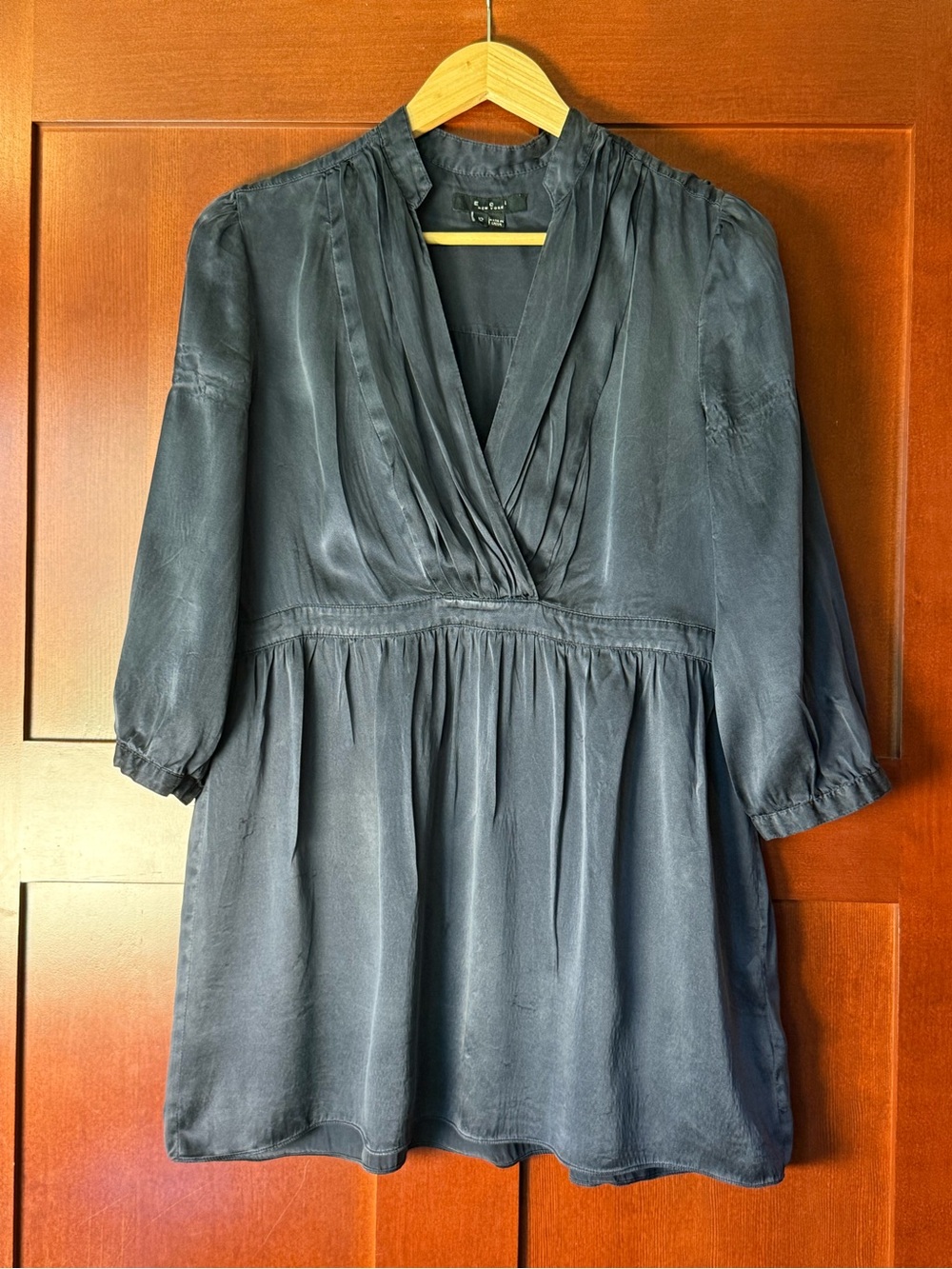 90’s/Y2K E.C.I. New York Navy Silk V-Neck Blouse Size 12